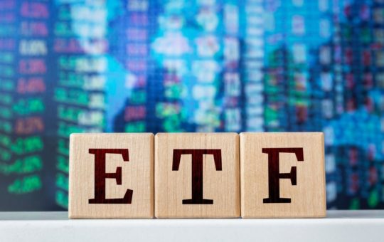 Bitcoin Price Holds $82K as Blackrock Leads ETF Rebound