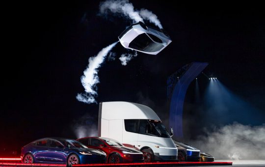 Tesla Roadster Rocket Is the Cool 'Flying' Car You Can’t Have
