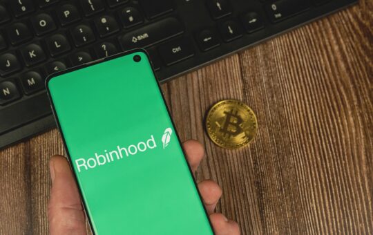 Robinhood to buy back Bankman-Fried's seized 7.6% stake
