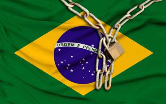 Suspected Brazilian Crypto Scam Firm Workers Caught on CCTV on Way to Empty HQ