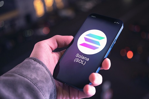 Solana price forms a rising wedge amid weak on-chain metrics