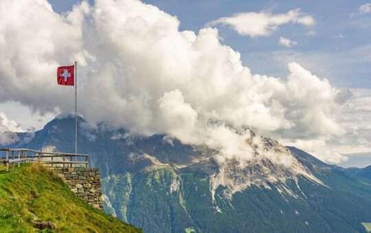 Swiss Government-Owned Bank to Grant 2.5 Million Users Crypto Capabilities via New Partnership – Crypto Adoption on the Rise?