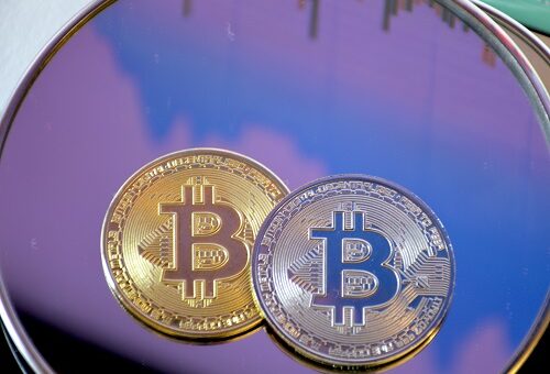 Bitcoin forms a possible pennant formation ahead of the US inflation report. The disinflationary process in the US is set to continue.