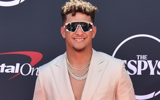 Patrick Mahomes Can't Quit Crypto