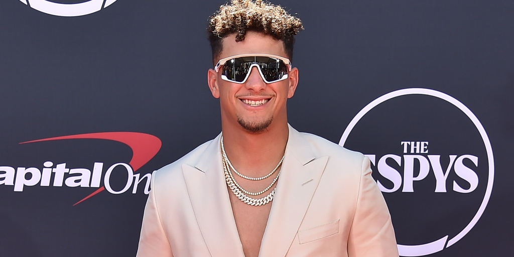 Patrick Mahomes Can't Quit Crypto
