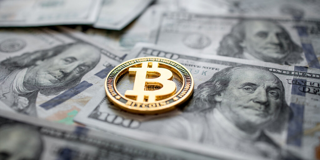 Bitcoin Funds Lose $480 Million in a Week, But Grayscale Withdrawals Slowing
