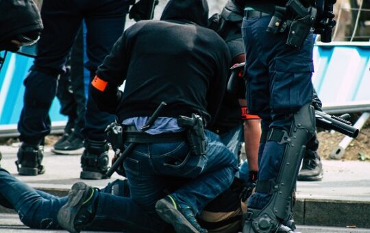 Haru Invest execs arrested for embezzling $830M