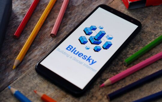 Twitter Rival Bluesky Opens to Public Right as Farcaster Gains Steam