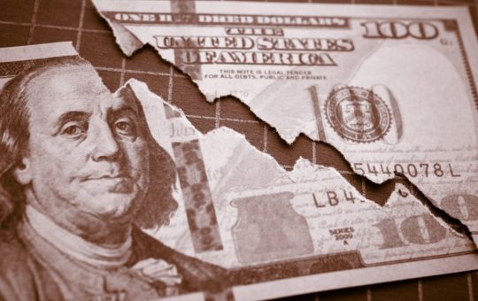 US Dollar Safe-Haven Status in Jeopardy as Tariffs Erode Global Trust, Expert Warns