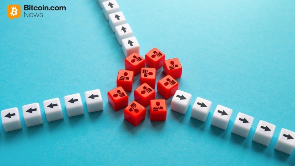 Bitcoin ETFs Suffer $870 Million Mass Exit as Ether Also Bleeds