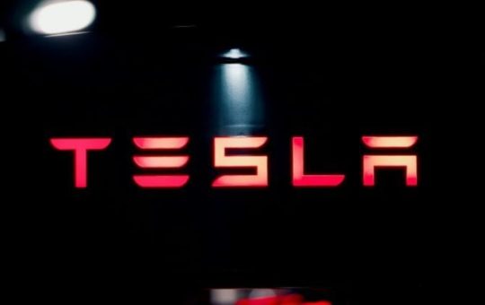 Tesla stock extends losses pre-market as selling pressure accelerates