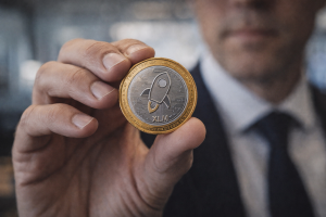 Mixed market signals leave XLM at key technical levels