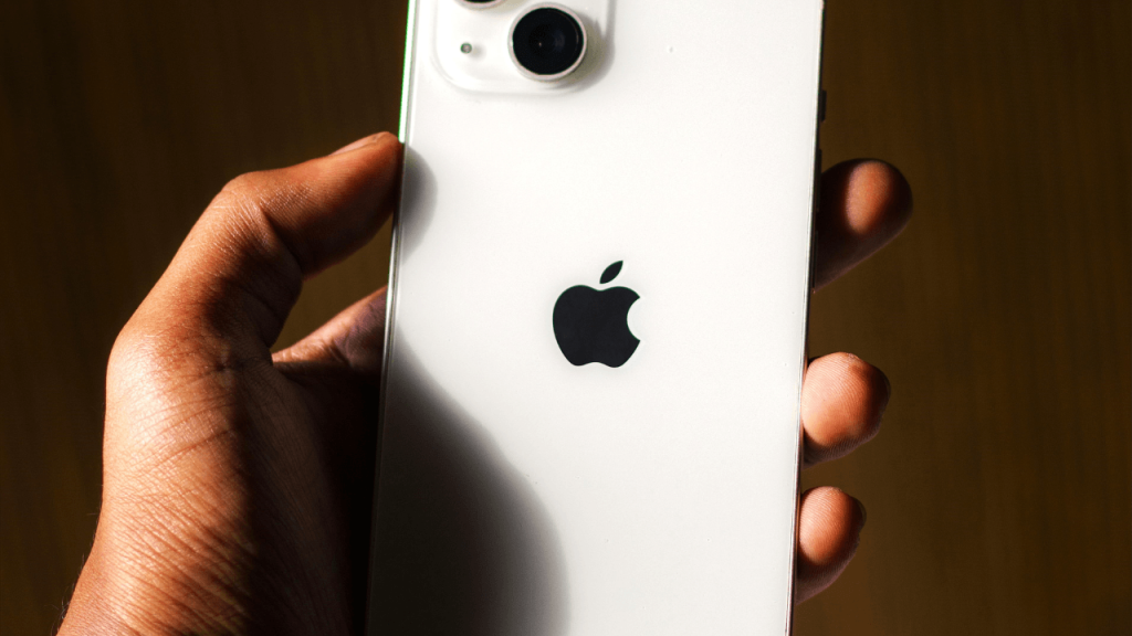 Apple Cash's Banking Partner Tightens ID Rules, Keeps Crypto Ban