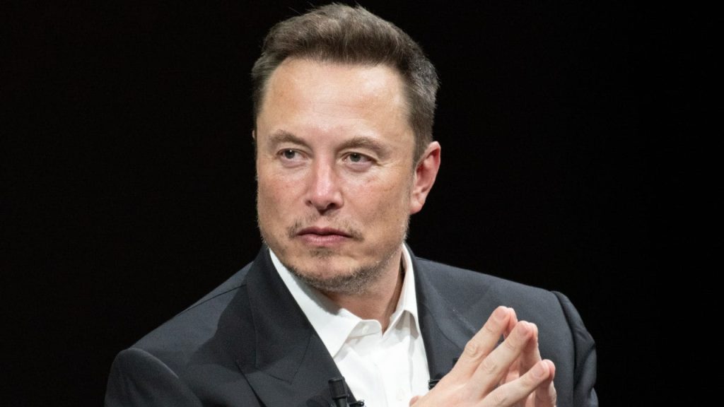 Musk Sees SpaceX Worth Far More Than Earth's Economy; Saylor Is Bullish